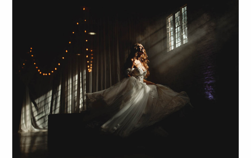 fot. Ben Appleby, 1. miejsce w kategorii Solo Portrait / International Wedding Photographer of the Year 2019 (https://hbaphotography.com/)