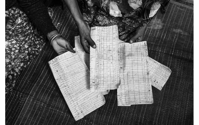 Z cyklu: Women's Bodies as Battlefields
fot. Cinzia Canneri / Association Camille Lepage / World Press Photo 2025



W 2017 roku Cinzia Canneri rozpoczęła dokumentowanie doświadczeń Erytrejek uciekających przed represyjnym reżimem swojego kraju. Po wybuchu wojny w regionie Tigraj w północnej Etiopii w 2020 roku, jej projekt rozszerzył się o historie kobiet z Tigraju, które zmuszone były opuścić swoje domy w wyniku zbrojnej inwazji. Obie grupy stały się celem systematycznej przemocy seksualnej – gwałtów, postrzałów, tortur – o której, z powodu społecznego tabu, ograniczonego dostępu do opieki zdrowotnej i trudności w dotarciu do ofiar, media informują zbyt rzadko. Ukazując historie i głosy ocalałych, projekt ten na nowo definiuje pojęcie odporności – jako złożonego, zbiorowego wysiłku w walce z bólem, traumą i stratą.