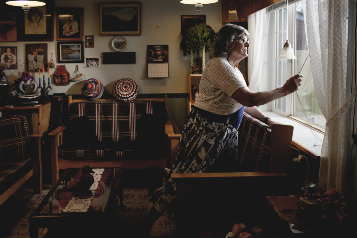 fot. Jessica Dimmock, for Topic, "Northwest Passages", 2. miejsce w kategorii Portraits.

Transseksualiści na całym świecie nadal spotykają się z powszechną stygmatyzacją. Seria ukazuje starsze osoby, w miejscach, w których przez lata ukrywały swoją prawdziwą tożsamość.