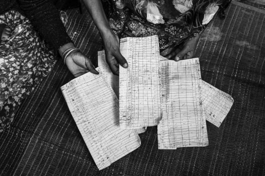 Z cyklu: Women's Bodies as Battlefields
fot. Cinzia Canneri / Association Camille Lepage / World Press Photo 2025



W 2017 roku Cinzia Canneri rozpoczęła dokumentowanie doświadczeń Erytrejek uciekających przed represyjnym reżimem swojego kraju. Po wybuchu wojny w regionie Tigraj w północnej Etiopii w 2020 roku, jej projekt rozszerzył się o historie kobiet z Tigraju, które zmuszone były opuścić swoje domy w wyniku zbrojnej inwazji. Obie grupy stały się celem systematycznej przemocy seksualnej – gwałtów, postrzałów, tortur – o której, z powodu społecznego tabu, ograniczonego dostępu do opieki zdrowotnej i trudności w dotarciu do ofiar, media informują zbyt rzadko. Ukazując historie i głosy ocalałych, projekt ten na nowo definiuje pojęcie odporności – jako złożonego, zbiorowego wysiłku w walce z bólem, traumą i stratą.