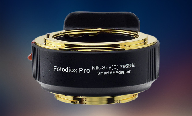 Adapter Fotodiox Nikon F - Sony E, obsługujący AF, stabilizację i dane EXIF