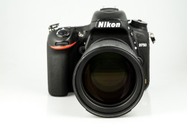 Samyang 135 mm f/2.0 ED UMC z aparatem Nikon D750