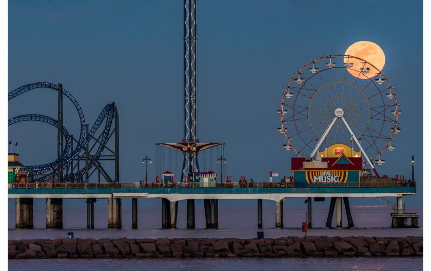 fot. Sergio Garcia, Moonrise at the Pier