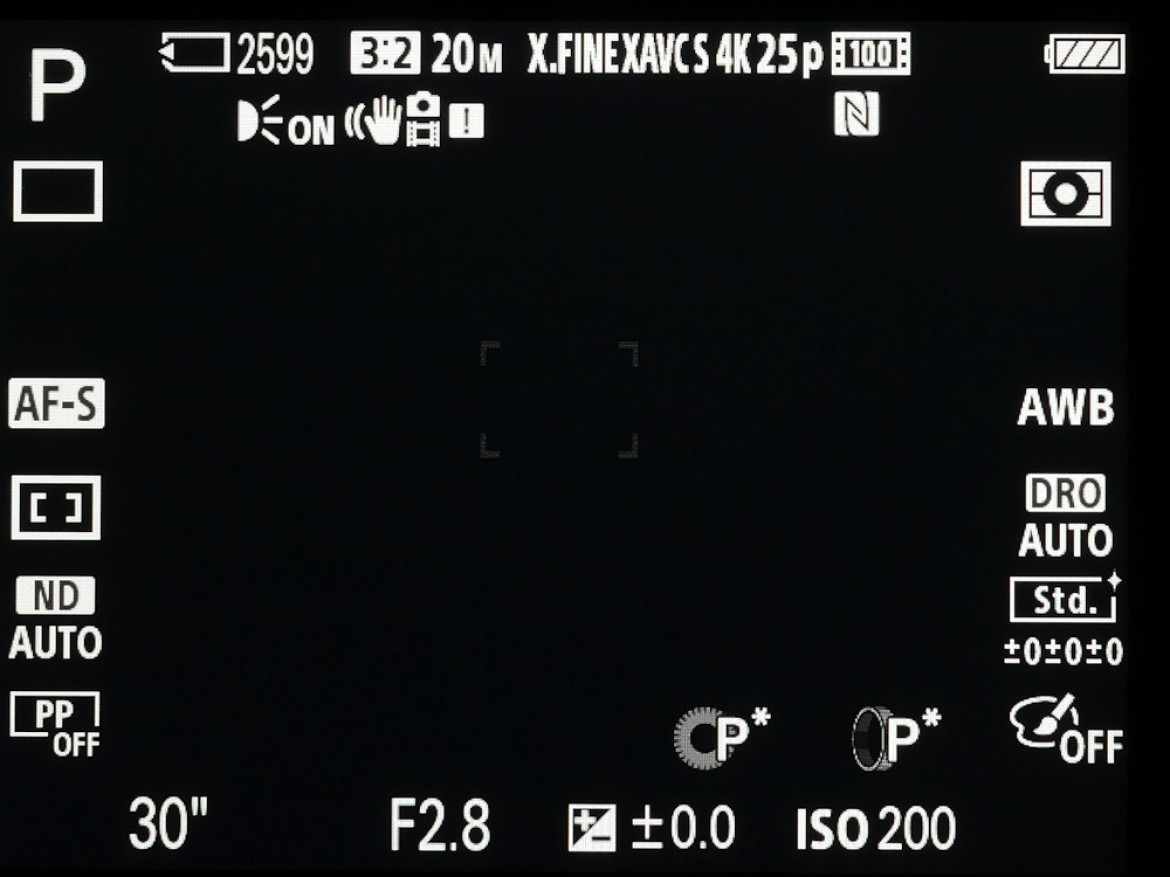 Informacje wyświetlane na ekranie LCD aparatu Sony CyberShot DSC-RX100 IV