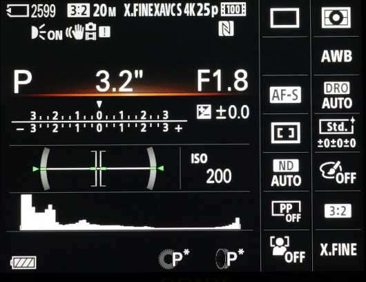 Informacje wyświetlane na ekranie LCD aparatu Sony CyberShot DSC-RX100 IV