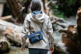 Torba fotograficzna Field Pouch V2 i nowe kolory pasków - nowości od Peak Design