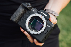 Canon EOS R8 Mark II - najbardziej wydajna amatorska pełna klatka na rynku. Ale czy to wystarczy?