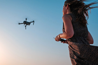 Chcesz rozpocząć przygodę z dronami? Oto 5 porad na start, które warto znać