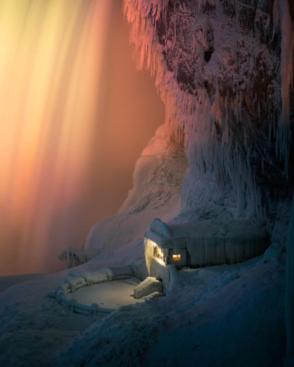fot. Adam Klekotka, "Icy Niagara Falls Looks Like A Different Planet", Nagroda Bronze w profesjonalnej kategorii Nature