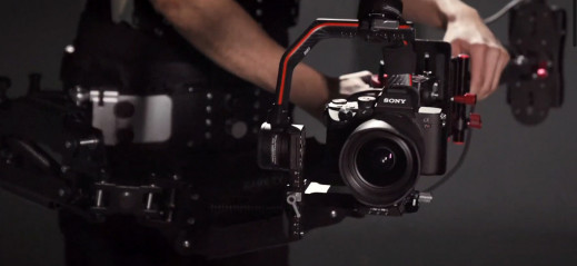 Przesuńcie się gimbale. Oto niedrogi steadicam do bezlusterkowców i lustrzanek