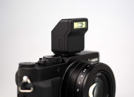 LX100 - dołączony zewnętrzny flash