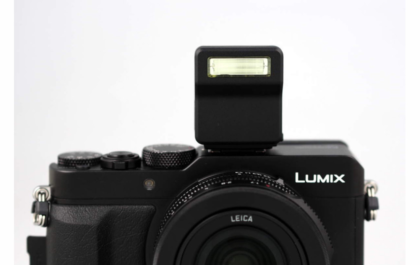 LX100 - flash ma stosunkowo mały palnik, jak na zewnętrzne akcesorium