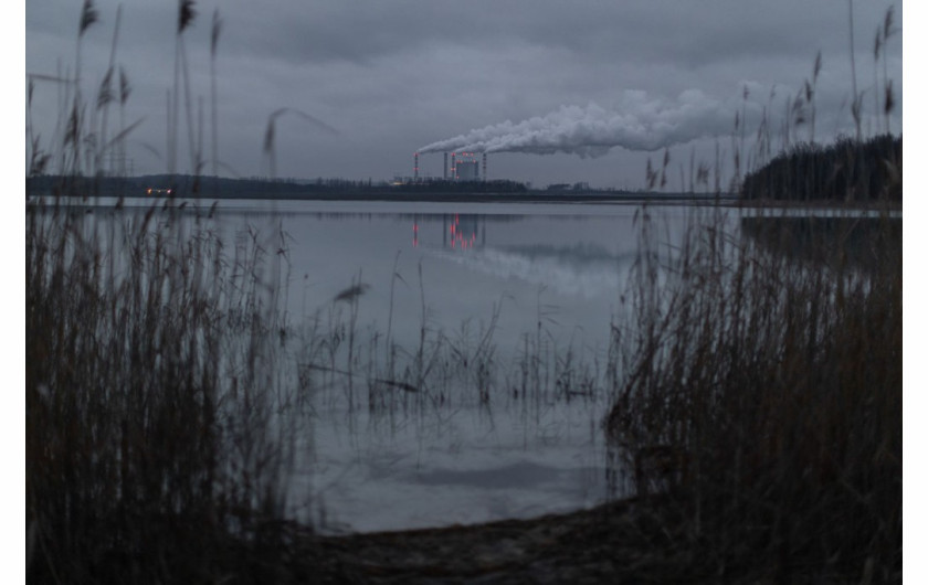 fot. Jędrzej Nowicki / Gazeta Wyborcza, 2. miejsce w kategorii Środowisko. Kopalnia odkrywkowa funkcjonuje w okolicach Konina od lat 40. XX wieku. Cały region zbudował na górnictwie swoją tożsamość. Dziś, w epoce odnawialnych źródeł energii, kopalnie węglowe są powoli wygaszane. 