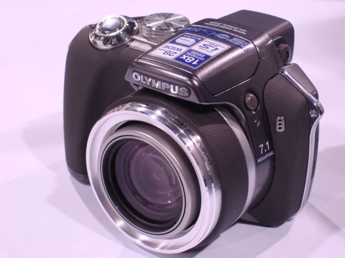 Olympus SP-550 UZ - 18x zoom od 28mm