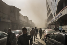 fot. Andrew Quilty, for The New York Times, "Ambulance Bomb", 3. miejsce w kategorii Spot News.

Afganistan, 27 stycznia 2018. Bomba ukryta w ambulansie zabiła 103 osoby i raniła kolejnych 235 na ulicach Kabulu. Kierowcy udało przedostać się przez punkt kontrolny i wysadzić samochód podczas pory obiadowej w okolicy centrum handlowego i budynków dyplomatycznych.