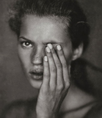W ciemności światło. Nowa monografia Paolo Roversi [recenzja]