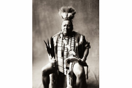 fot. Shane Balkowitsch, na zdjęciu Devin Luke "Rabbit Head". Z projektu Northern Plains Native Americans: A Modern Wet Plate Perspective