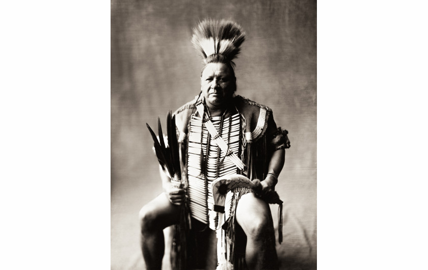 fot. Shane Balkowitsch, na zdjęciu Devin Luke Rabbit Head. Z projektu Northern Plains Native Americans: A Modern Wet Plate Perspective