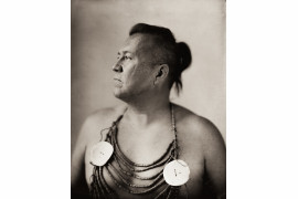 fot. Shane Balkowitsch, na zdjęciu Jakcson Davin Ripley. Z projektu Northern Plains Native Americans: A Modern Wet Plate Perspective 
