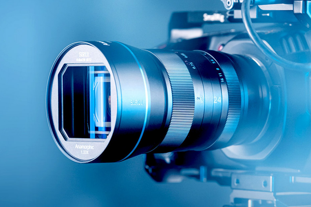 Sirui 24 mm f/2.8 Anamorphic 1.33x - anamorficzny szeroki kąt do APS-C