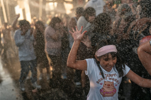fot. Daniel Ramos z cyklu Carnival on the Outskirts, finalista URBAN Photo Awards 2025: Projects & Portfolios