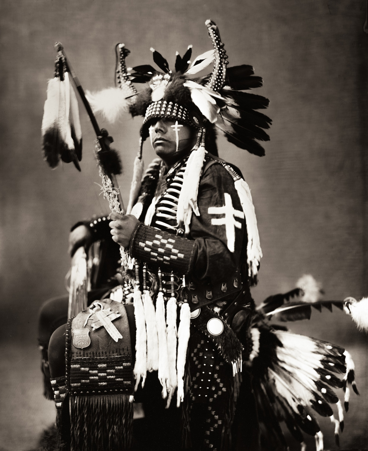 fot. Shane Balkowitsch, na zdjęciu Jaoshua Wade Atcheynum. Z projektu Northern Plains Native Americans: A Modern Wet Plate Perspective
