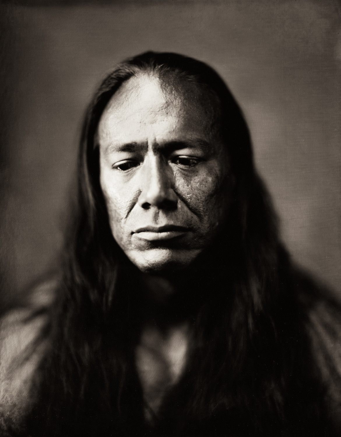 fot. Shane Balkowitsch, na zdjęciu Kory David Annis. Z projektu  Northern Plains Native Americans: A Modern Wet Plate Perspective