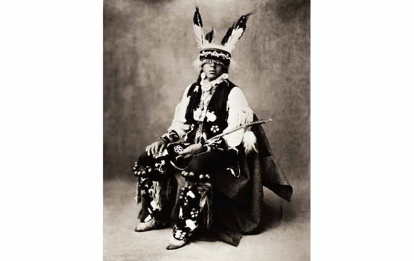 fot. Shane Balkowitsch, na zdjęciu Miisheen Meegwun Shawanda. Z projektu Northern Plains Native Americans: A Modern Wet Plate Perspective