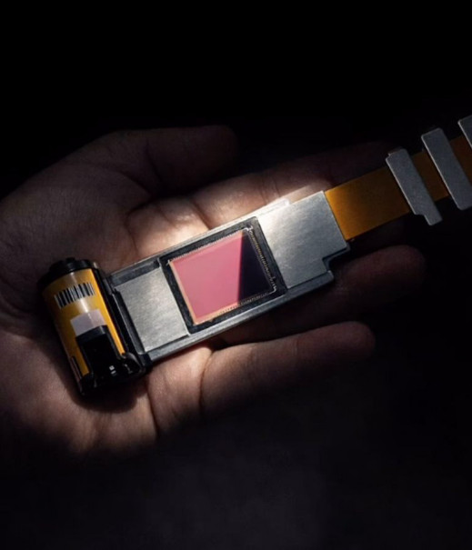 I'm Back powraca z projektem, który wreszcie zbliża się do legendarnego konceptu. Insert z matrycą APS-C do analogów