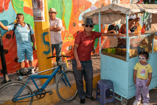 fot. Daniel Ramos z cyklu Carnival on the Outskirts, finalista URBAN Photo Awards 2025: Projects & Portfolios