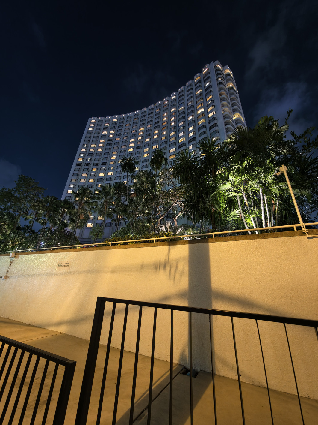 1/14 s, f/2, ISO 3900, 14 mm