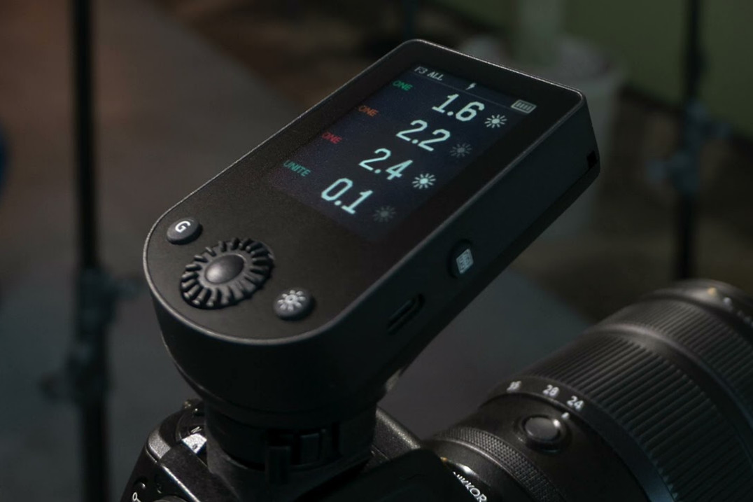 Elinchrom Transmitter Pro X - nadajnik stworzony z myślą o szybkości, przejrzystości i pewności działania