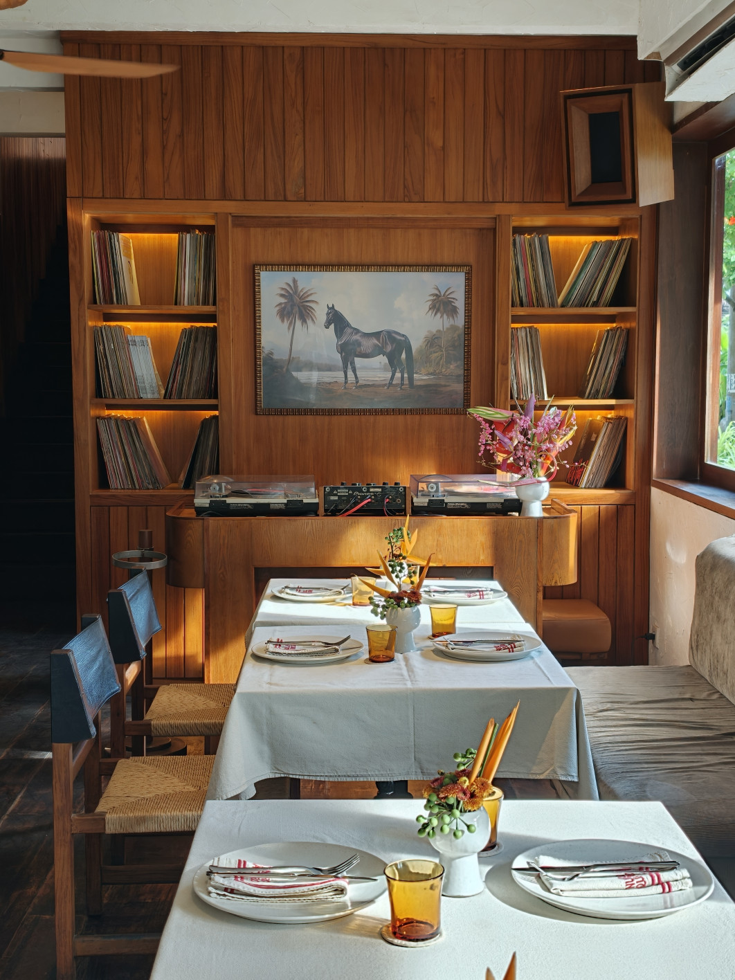 1/100 s, f/1.5, ISO 320, 23 mm