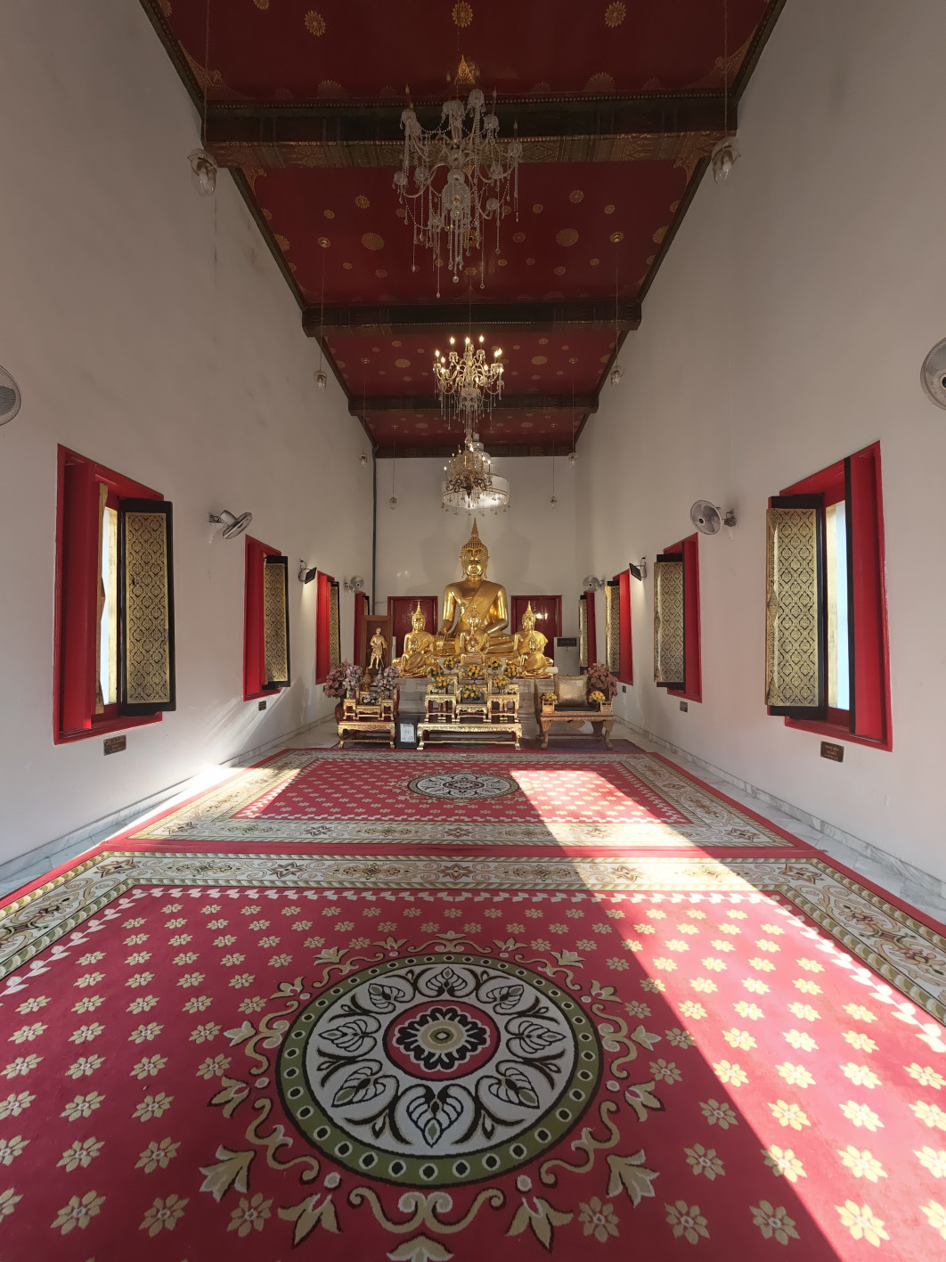 1/100 s, f/2, ISO 169, 14 mm