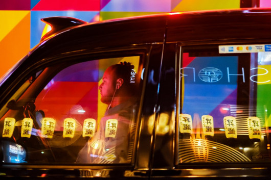 fot. David Jacobson z cyklu “Night Gallery”, finalista URBAN Photo Awards 2025: Projects & Portfolios