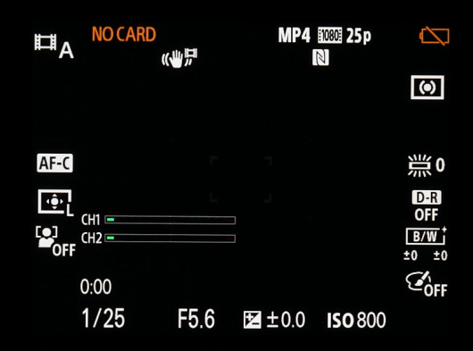 Informacje wyświetlane na ekranie LCD w trybie filmowym