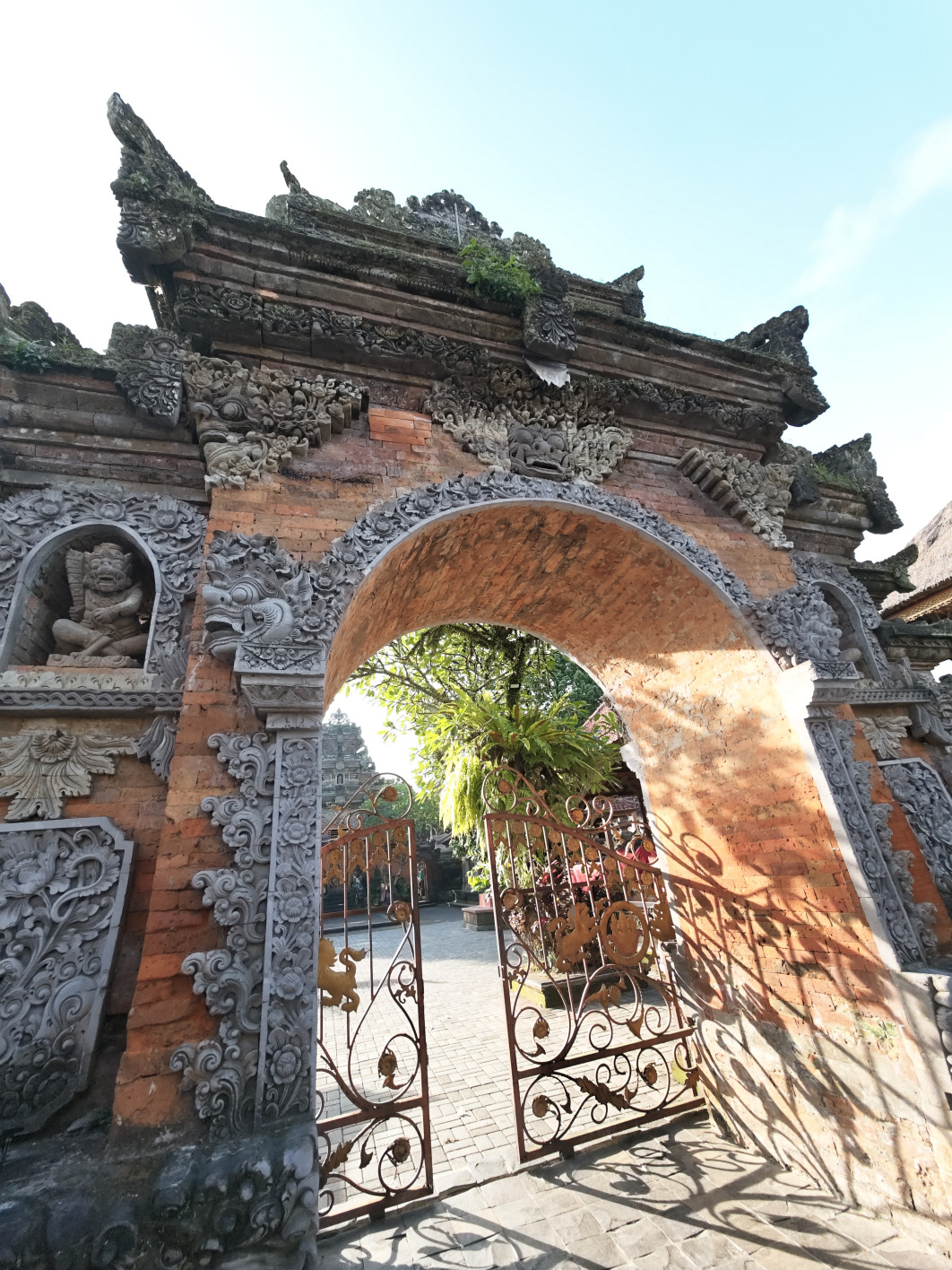 1/278 s, f/2, ISO 72, 14 mm