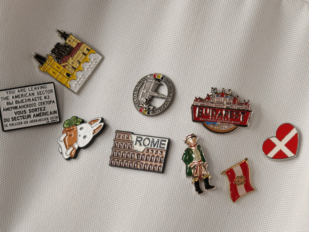 1/100 s, f/2.1, ISO 1600, 140 mm