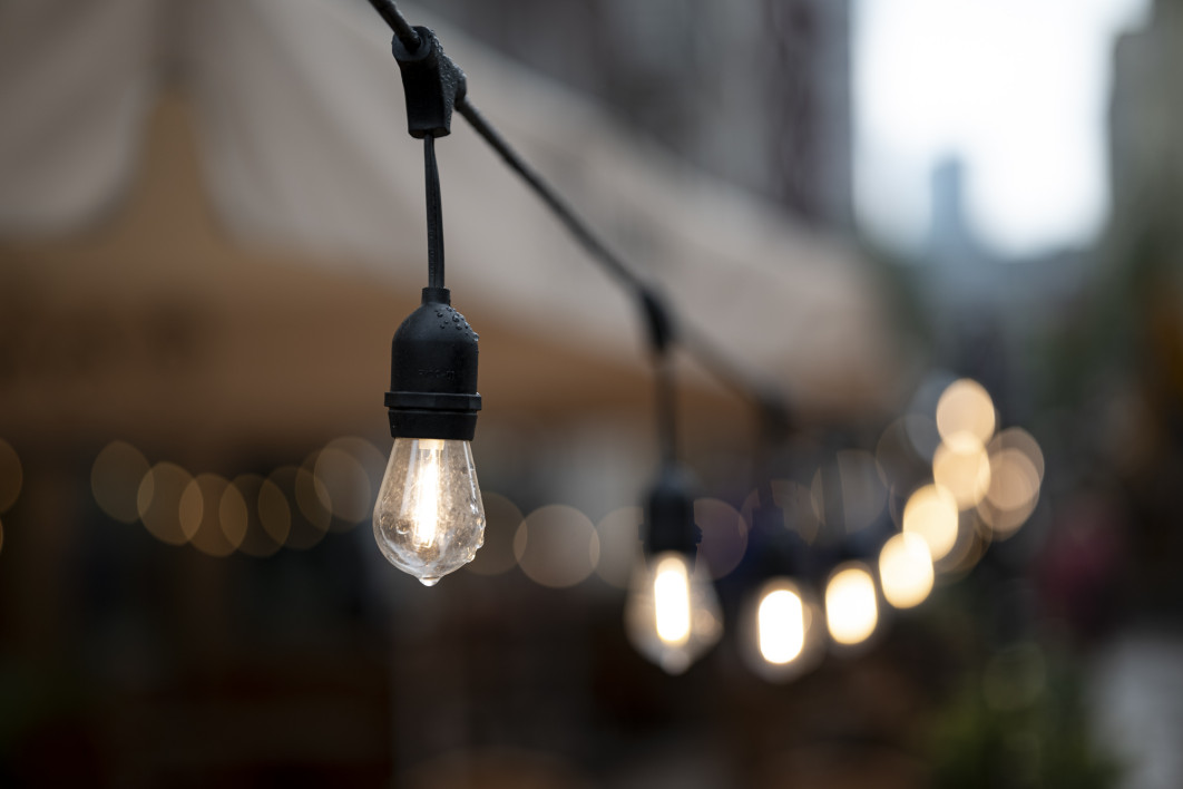 1/320 s, f/2, ISO 100, 75.0 mm
