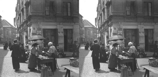 Fotografie Warszawy z początku XX wieku w Fotoplastikonie Warszawskim
