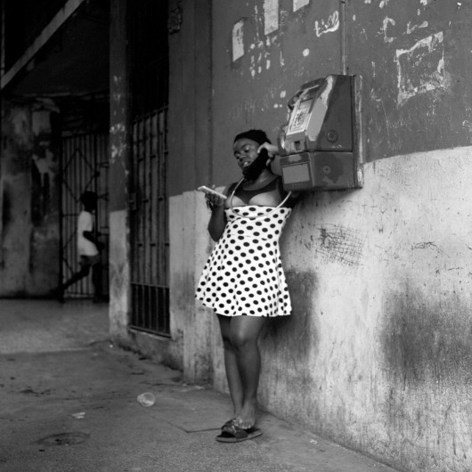 Fot. Ewa Sho, z projektu Between the Worlds / Urban Photo Awards 2025