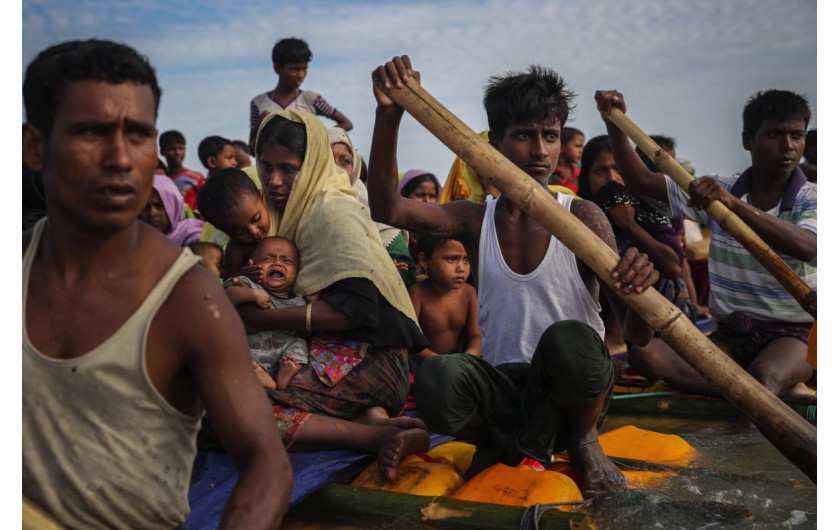 Nagroda Pulitzer 2018 w kategorii Feature Photography - redakcja fotograficzna Reuters | Zdjęcia ukazują przemoc, z jaką spotkali się uchodźcy Rohingya uciekając z Birmy.