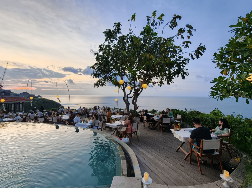 1/115 s, f/2, ISO 320, 15 mm