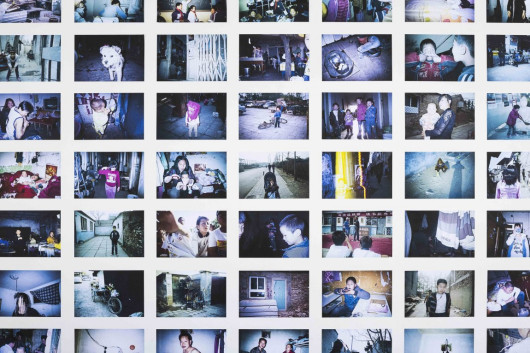 fot. Tianqiutao Chen z cyklu “Seen-unseen: The Migrant Children”, finalista URBAN Photo Awards 2025: Projects & Portfolios