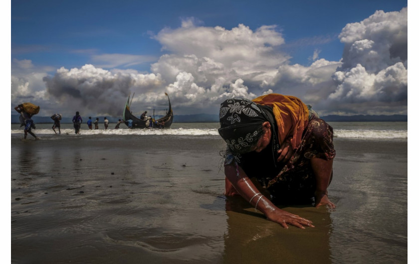 Nagroda Pulitzer 2018 w kategorii Feature Photography - redakcja fotograficzna Reuters | Zdjęcia ukazują przemoc, z jaką spotkali się uchodźcy Rohingya uciekając z Birmy.