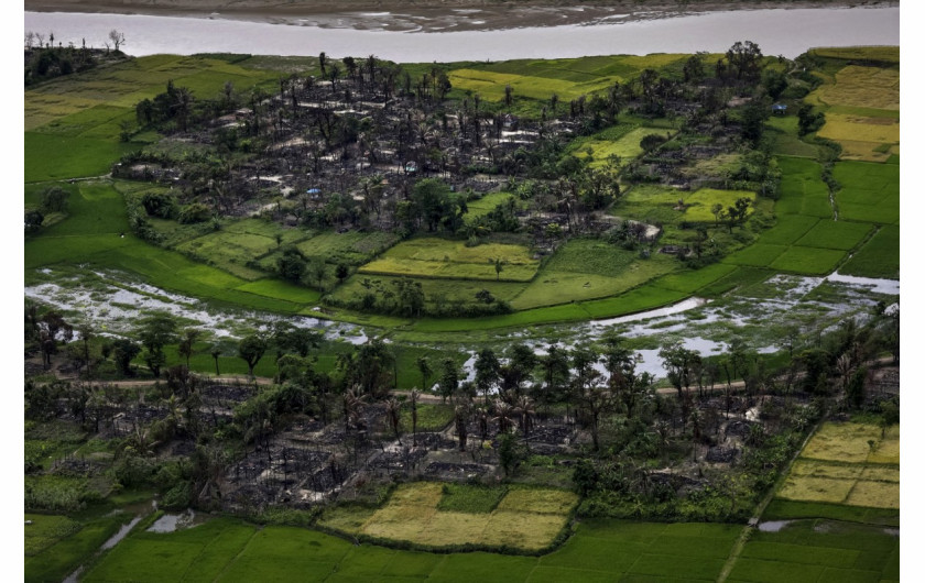 Nagroda Pulitzer 2018 w kategorii Feature Photography - redakcja fotograficzna Reuters | Zdjęcia ukazują przemoc, z jaką spotkali się uchodźcy Rohingya uciekając z Birmy.