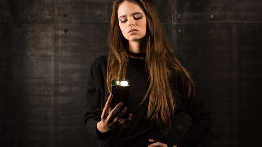 iblazr case - obudowa do iPhone’a z 40 diodami LED i dodatkową baterią