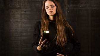iblazr case - obudowa do iPhone’a z 40 diodami LED i dodatkową baterią