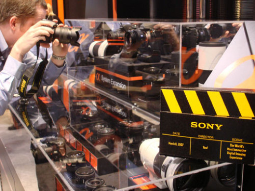 "Chcemy konkurować z Canonem i Nikonem..." - krótka rozmowa z Sony