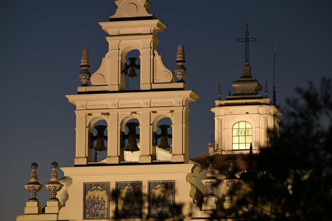 1/40 s, f/5.6, ISO 1600, 180.0 mm